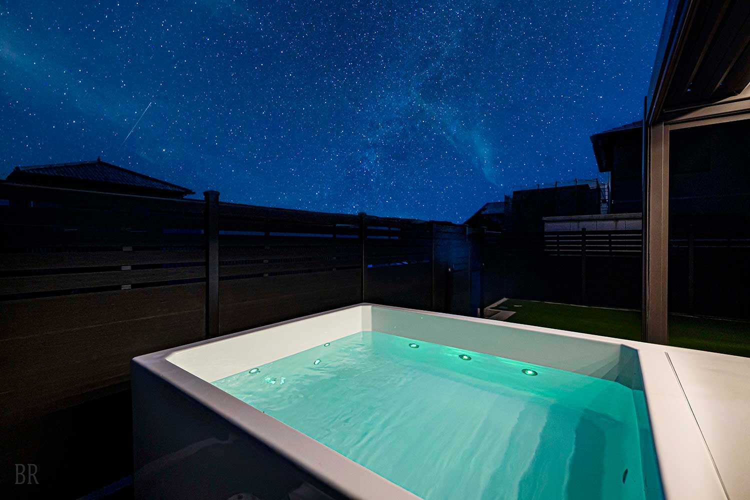 私人溫水按摩池